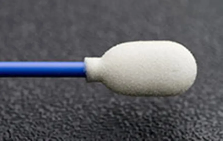 Blár froðuþurrkur með þvotti