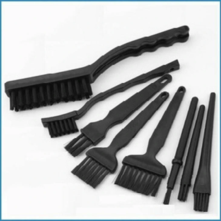 Static Dissipative Brushes
